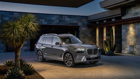 BMW X7 xDrive40i Wallpaper 4K, 5K, Luxury SUV, 2022.